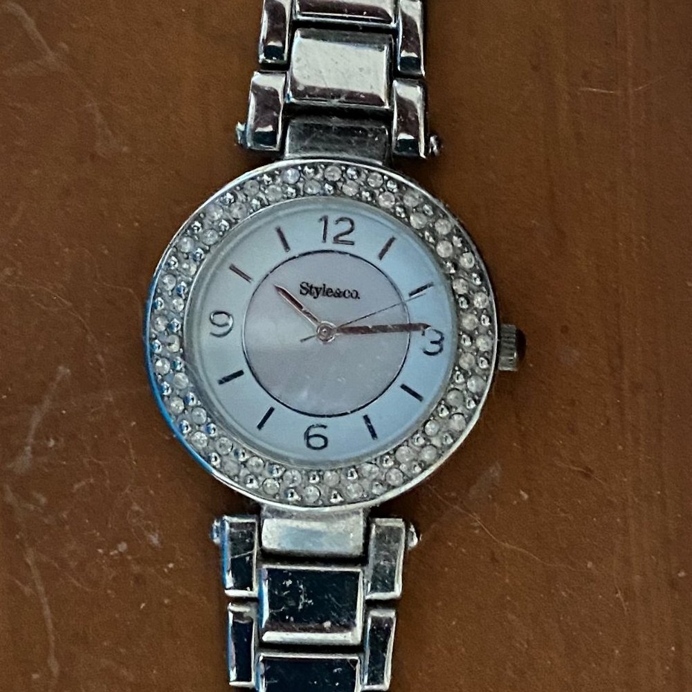 Womens Fashion Silver Watch Faux Opal Face & Silver Colored Numbers Clasp Close